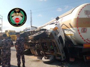 اغلاق طريق اربد - الزرقاء اثر تصادم صهريج نقل غاز وشاحنة نقل