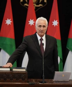 وزير التعليم العالي والبحث العلمي عويس يعمم على الجامعات بضرورة اعتماد تطبيق سند الخاص بالمطاعيم