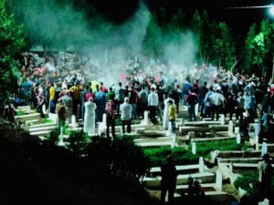 بالصور..تشييع شابين توفيا بحريق مطعم في عمان