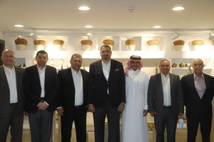 بالصور..السفير القطري سعود آل ثاني يولم لوزراء وشخصيات