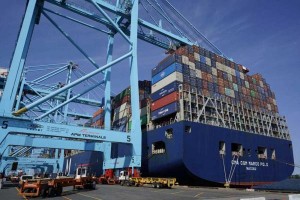 إنخفاض أجور الشحن البحري وترجيح انعكاسها محليا خلال شهرين