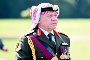 الملك يكرم مجموعة ممن خدموا في عهد الحسين بذكرى ميلاده