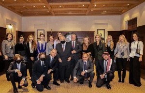 الملكة رانيا تنشر صورة عائلية وتعلق