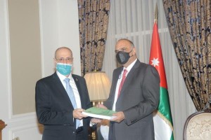 الخصاونة: الحكومة ملتزمة بتصويب أي مخالفة أو تجاوز بتقرير المحاسبة