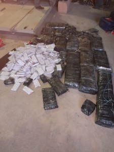 خبئت في صهريج نفط .. ضبط كميات كبيرة من المعسل ونكهات السجائر بمعبر الكرامة