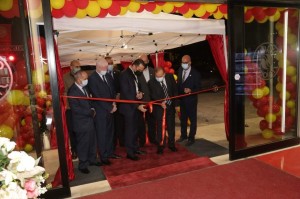 سنيورة تفتتح معرضها الأول في الأردن