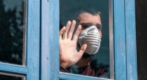 ضبط (14) شخصاً من مخالفي الحجر المنزلي و توديعهم الى المستشفيات الميداني