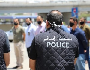 اللواء الحواتمة يكرم فريق التحقيق الذي كشف قضية السلب المسلح على بنك في الوحدات عام 2018.