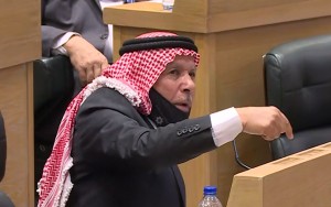 جلبة تحت القبة بعد طلب العرموطي من وزراء عدم الاتصال بالنواب