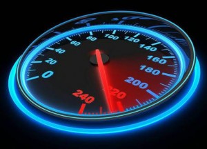 ضبط مركبة تسير بسرعة اكثر من 200 كم