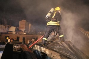 وفاة شخص إثر حريق مصنع في دير علا