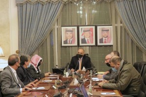 رئيس الوزراء يدعو الأردنيين لعدم الخروج من منازلهم إلا للضرورة القصوى