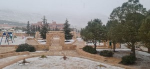 شاهد...الصور الاولى لتراكم الثلوج على مناطق الشوبك ووادي موسى والبترا والراجف!