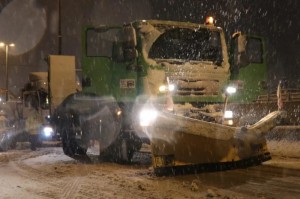 وفاة سائق بأمانة عمان خلال فتحه للطرق بالمنخفض