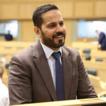 النائب سليمان أبو يحيى للحكومة: بالصيف طائر وبالشتاء أعمدة!