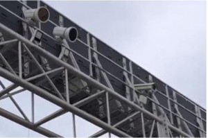 الأمانة تكشف حقيقة كاميرا مراقبة سرعة جديدة أُخفيت خلف لوحة إعلانات