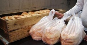 الصناعة والتجارة: بيع الخبز بالوزن ليس بالعدد .. وسنراقب
