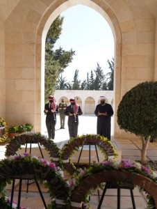 الملك وولي العهد يزوران ضريح الملك الراحل الحسين بن طلال