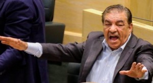 الزعبي يوضح حول "سدر المنسف" في مركبته خلال لقاء رئيس الوزراء في إربد