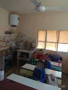 المفرق...طلبة يتلقون تعليمهم في مطبخ المدرسة والتربية توضح