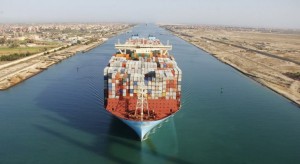 قناة السويس تفرض رسوم عبور اضافية على السفن تصل إلى 10%