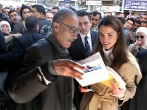 الملكة تنعى "حسن أبو علي" : زرعت حب القراءة في الكثيرين ممن اعتادوا زيارتك في وسط البلد