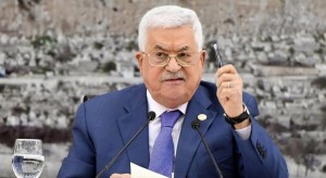 عباس يبعث برسائل ويجري اتصالات لوقف تصعيد الاحتلال