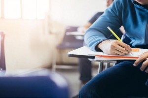 مدير الامتحانات يوضح شكل امتحانات التوجيهي للدورة الصيفية