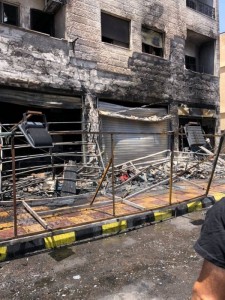 حريق كبير يلتهم العديد من المحلات في مدينة العقبه