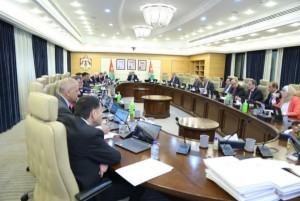 مجلس الوزراء يقر النظامين الداخلي والمالي لمجالس المحافظات