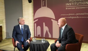 الملك :  أمامنا تصعيد محتمل للمشكلات على حدودنا