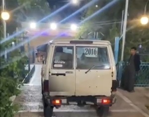 بالفيديو .. ضبط سائق قاد مركبته بطرقة متهورة داخل متنزه عام في العقبة