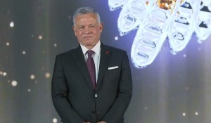 بالأسماء .. الملك ينعم بأوسمة على شخصيات ومؤسسات