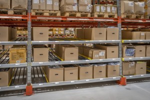 “المناطق الحرة” تحدد معايير التخزين السليمة لتلافي الحرائق