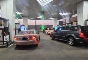 إقبال شديد على محطات المحروقات قبيل رفع أسعارها