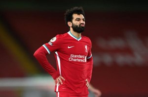 جماهير ليفربول تهاجم محمد صلاح بعد أنباء رحيله إلى برشلونة