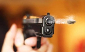 شاب يطلق النار على فتاة داخل جامعة ويلوذ بالفرار