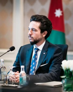 ولي العهد يتابع في مركز إدارة الأزمات عمليات الإخلاء والإنقاذ بالعقبة