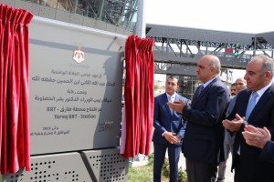 بالفيديو والصور ... الخصاونة يدشن محطة طارق ضمن مشروع الباص السريع