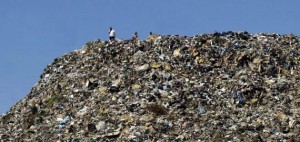 ملايين لنبش مكب نفايات بحثا عن 184 مليون دولار