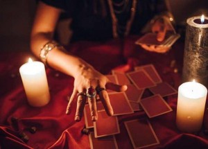 الافتاء الاردنية : الاتصال بالعرافين حرام