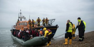 ألف مهاجر عبروا المانش في يوم واحد متوجهين لبريطانيا