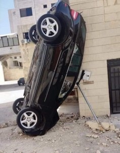 إصابة سيدة بحادث سير غريب في (الجاردنز)