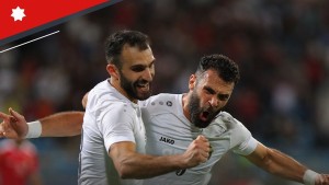 النشامى أبطال الدورة الرباعية بعد الفوز على عُمان