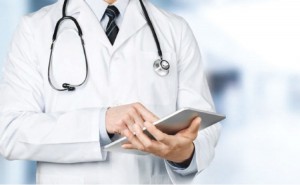 الأطباء: فائض خريجين وشح اختصاصات