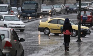 الدفاع المدني يحذر السائقين من حالة عدم الاستقرار الجوي