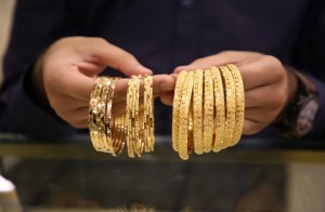 ما هي اسباب تراجع الذهب للاسبوع الثاني ؟
