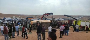 بالصور...انباء اولية ...وفاتان و30 إصابة بانقلاب حافلة طلاب في الزرقاء