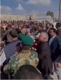 الملك من مخيم عزمي المفتي: الأردن يبذل جهودا كبيرة لتوفير الدعم للأونروا