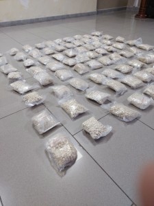 بالصور .. القبض على تاجرين للمخدرات في محافظة اربد وتضبط بحوزتهم 40 الف حبة مخدرة